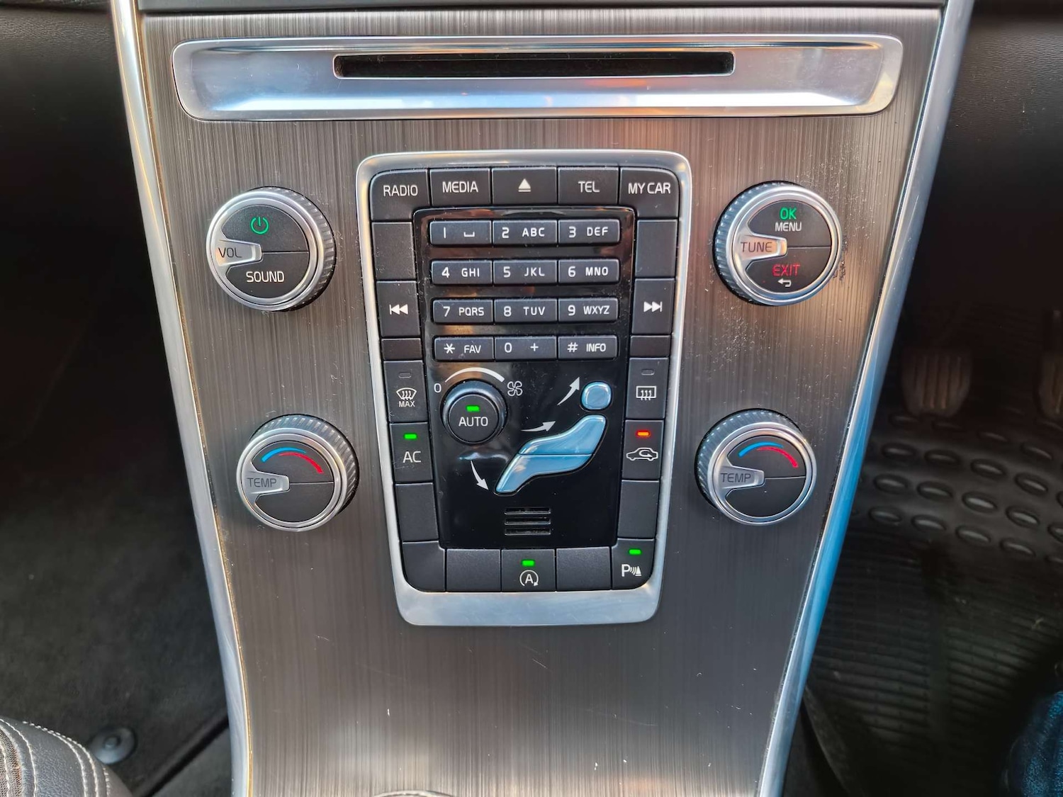 Used Volvo XC60 2015 for sale - 76855488: Photo 18