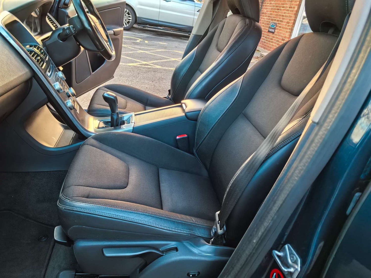 Used Volvo XC60 2015 for sale - 76855488: Photo 19