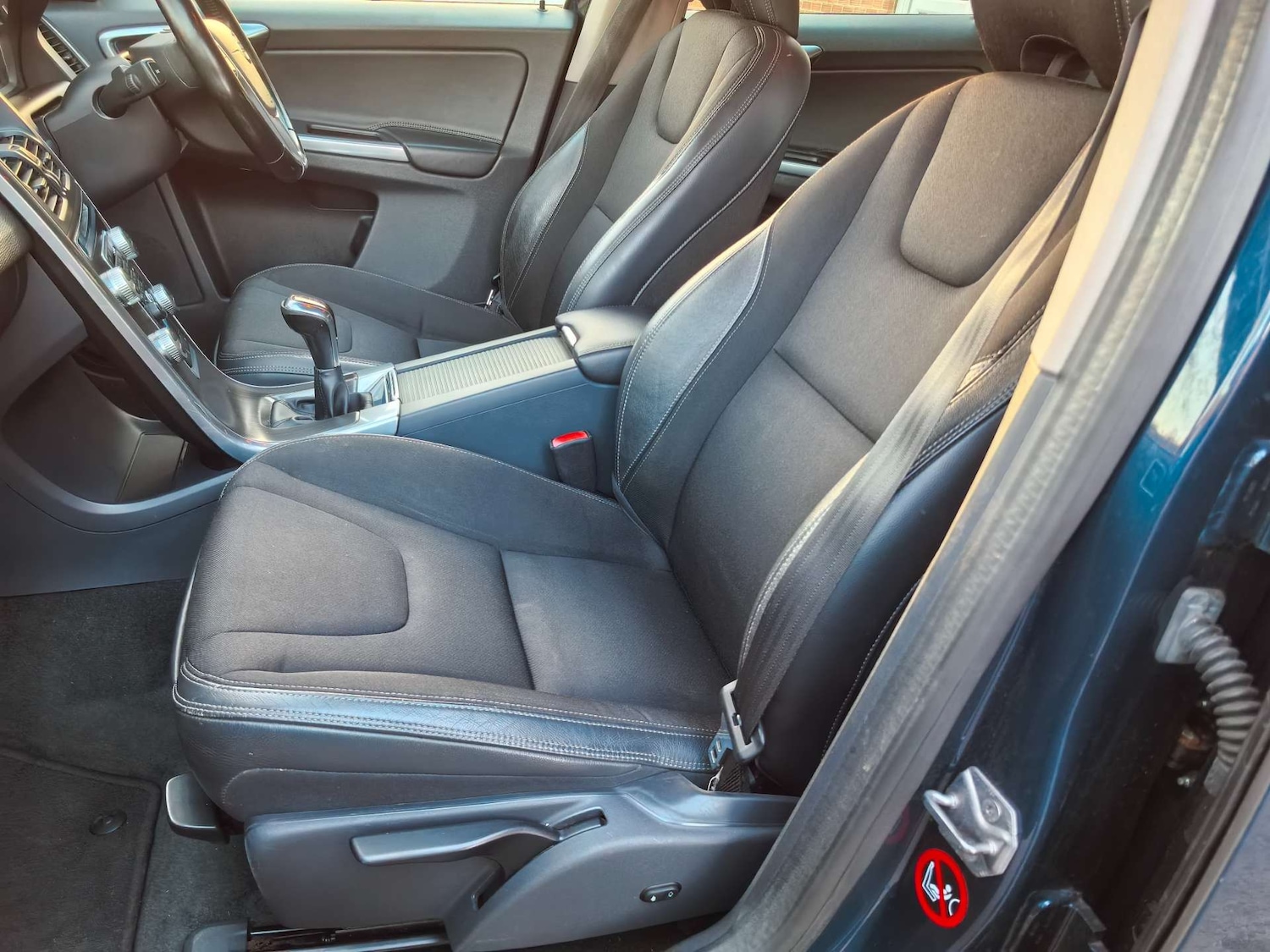 Used Volvo XC60 2015 for sale - 76855488: Photo 26