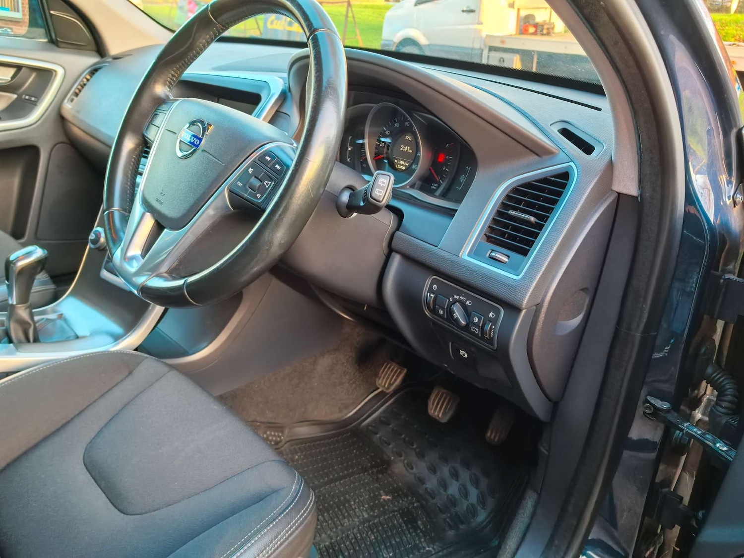 Used Volvo XC60 2015 for sale - 76855488: Photo 60