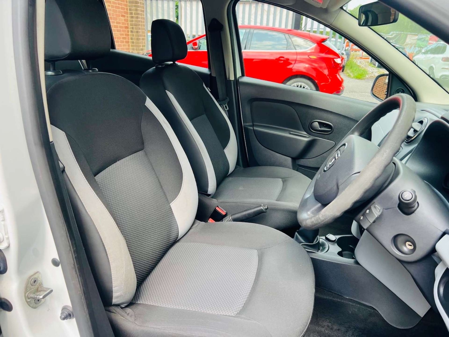 Used Dacia Sandero 2013 for sale - 76600667: Photo 11