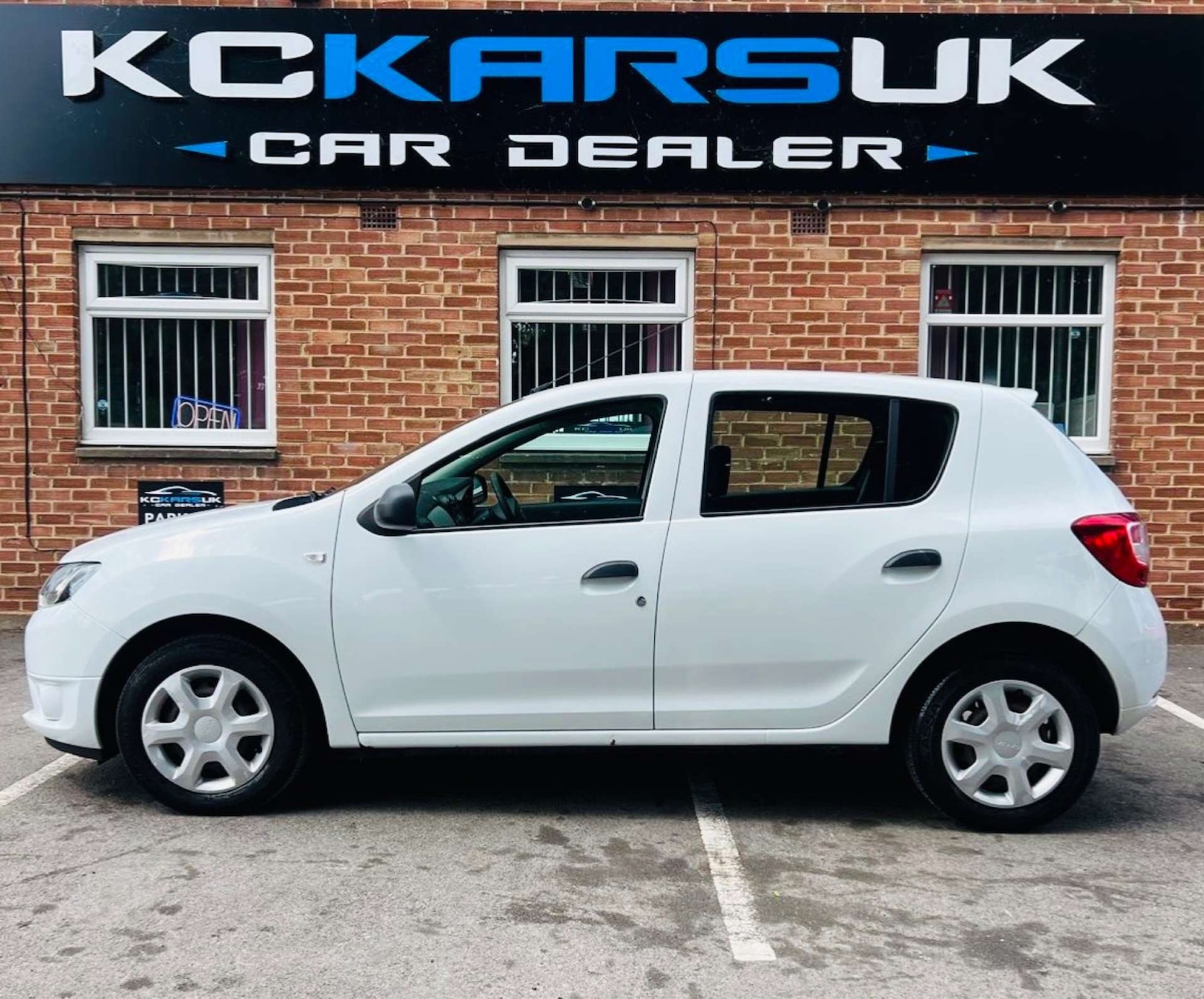 Used Dacia Sandero 2013 for sale - 76600667: Photo 2