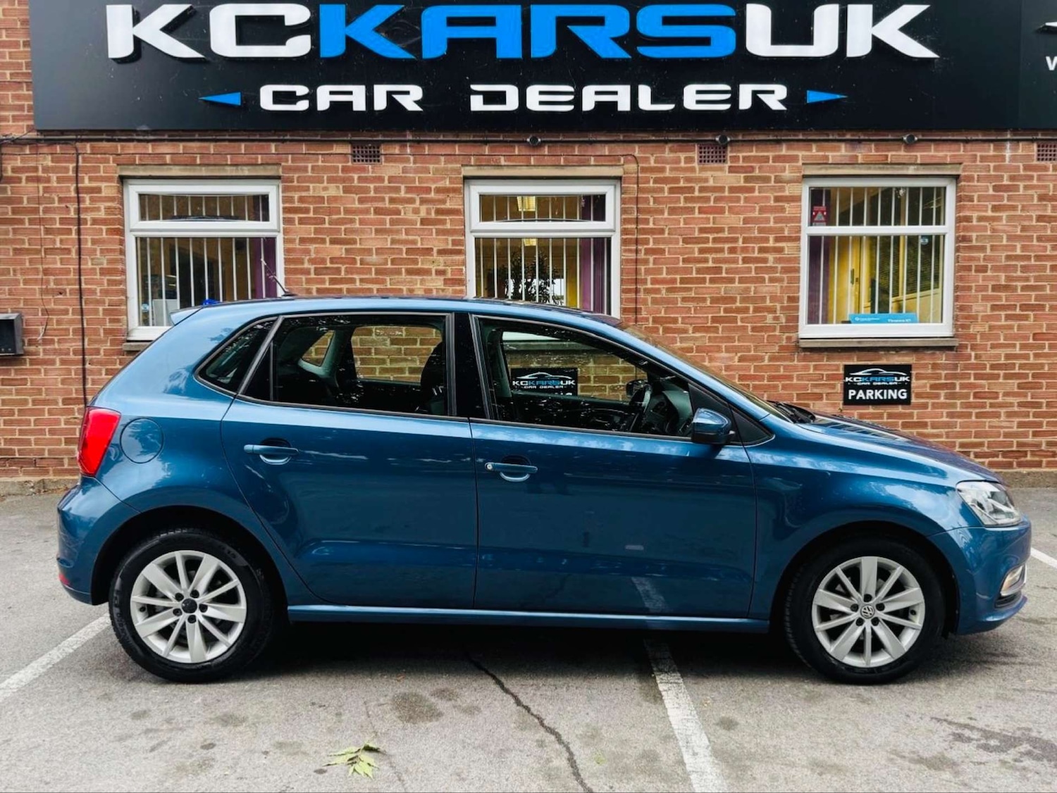 Used Volkswagen Polo 2015 for sale - 76601406: Photo 2