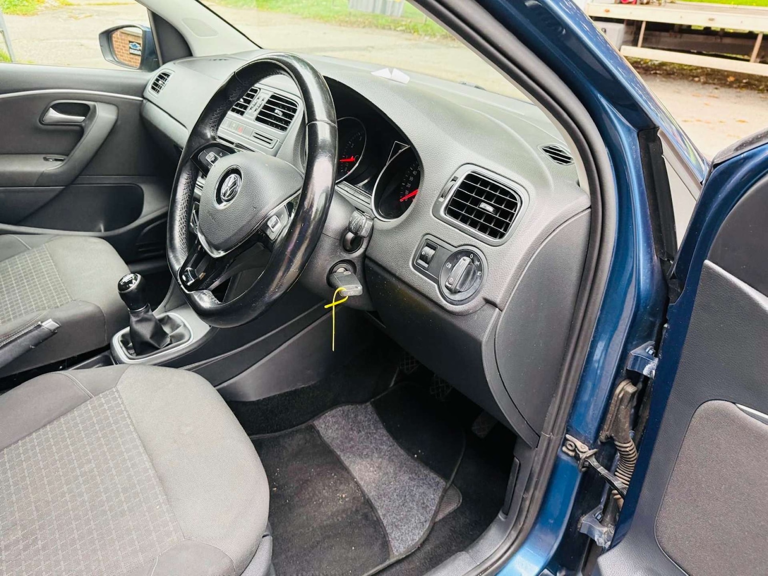 Used Volkswagen Polo 2015 for sale - 76601406: Photo 35