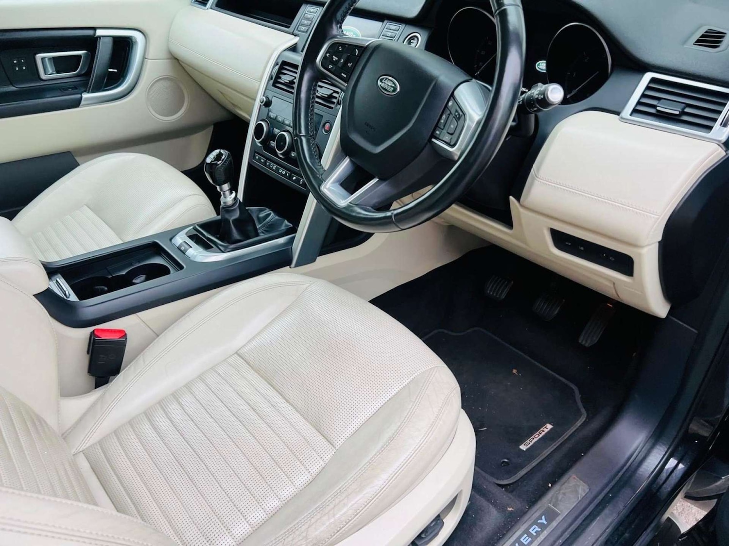 Used Land Rover Discovery Sport 2017 for sale - 76600640: Photo 30