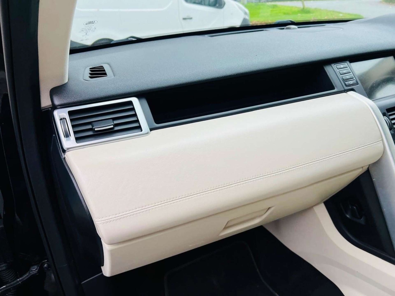 Used Land Rover Discovery Sport 2017 for sale - 76600640: Photo 55