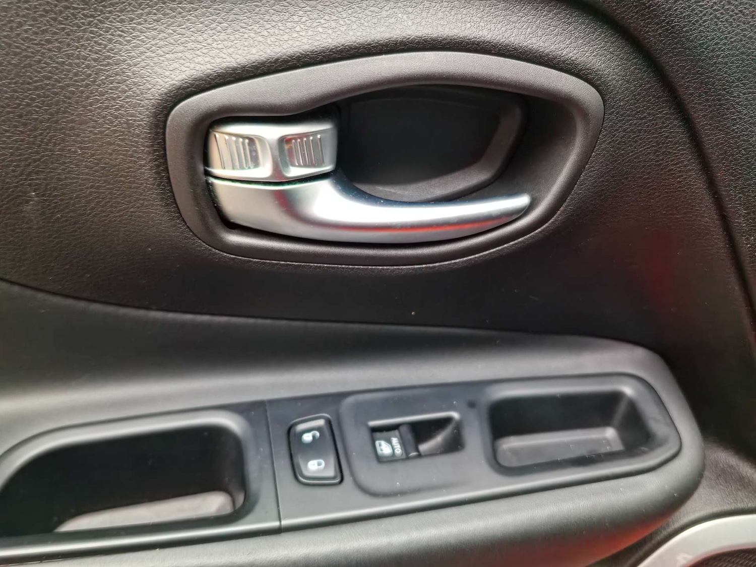 Used Jeep Renegade 2016 for sale - 76941060: Photo 71