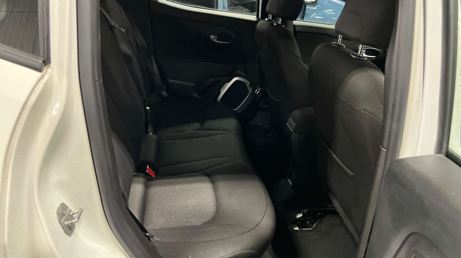 Used Jeep Renegade 2016 for sale - 76941052: Photo 7