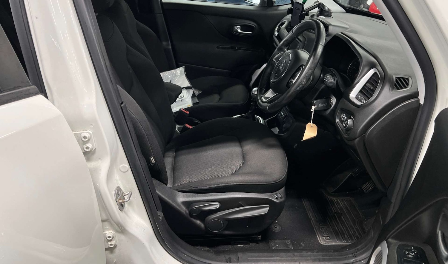 Used Jeep Renegade 2016 for sale - 76941052: Photo 8