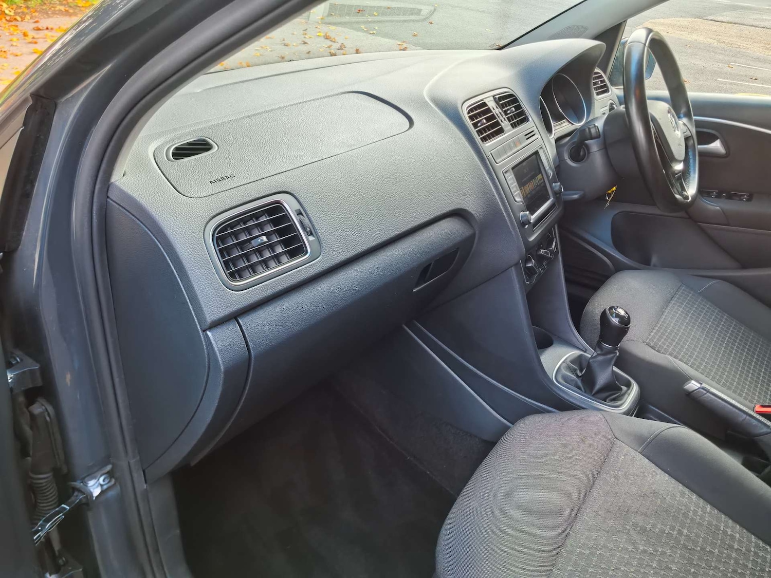 Used Volkswagen Polo 2015 for sale - 76601373: Photo 30