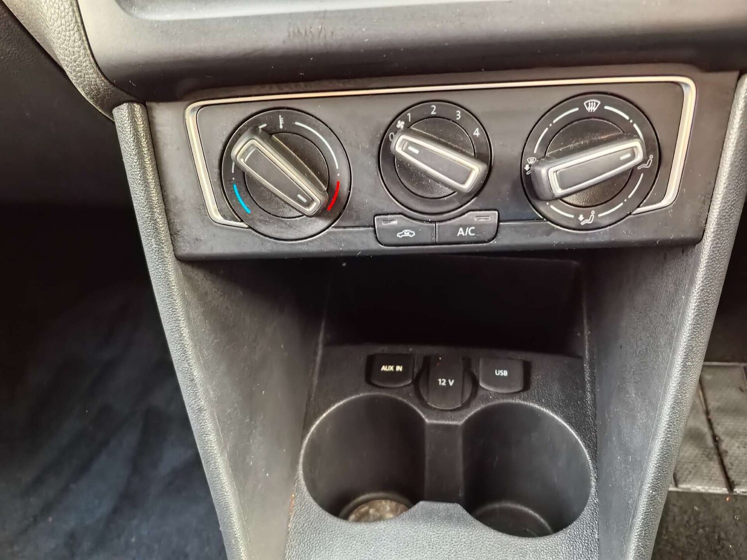 Used Volkswagen Polo 2015 for sale - 76601373: Photo 31