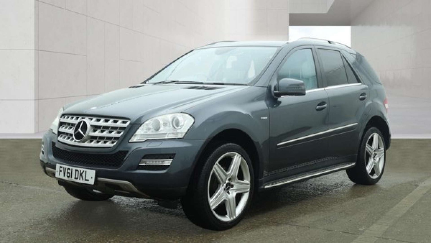 Used Mercedes-Benz M Class 2011 for sale - 78198749: Photo 2