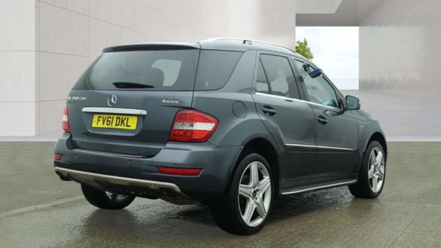 Used Mercedes-Benz M Class 2011 for sale - 78198749: Photo 3