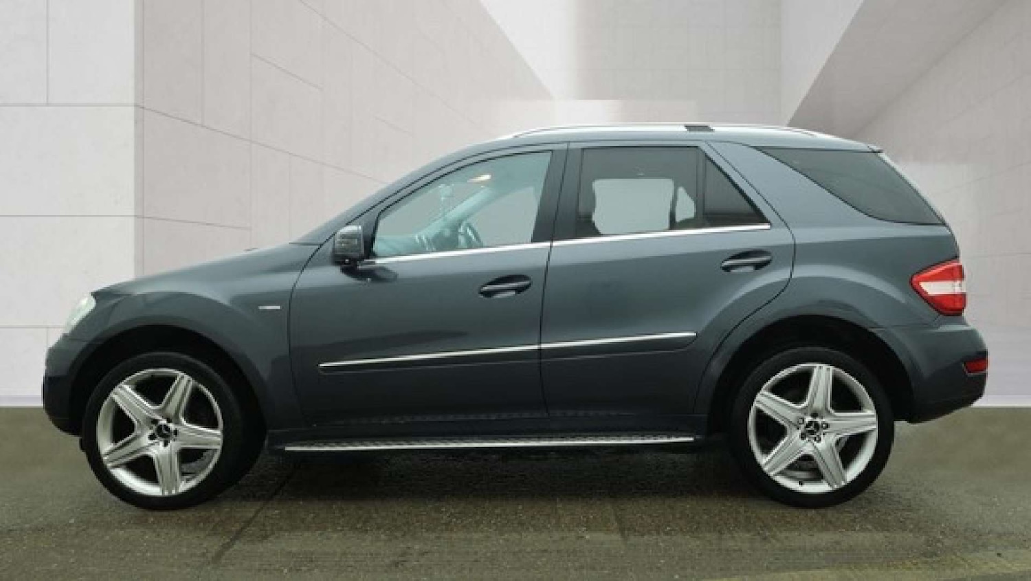 Used Mercedes-Benz M Class 2011 for sale - 78198749: Photo 5