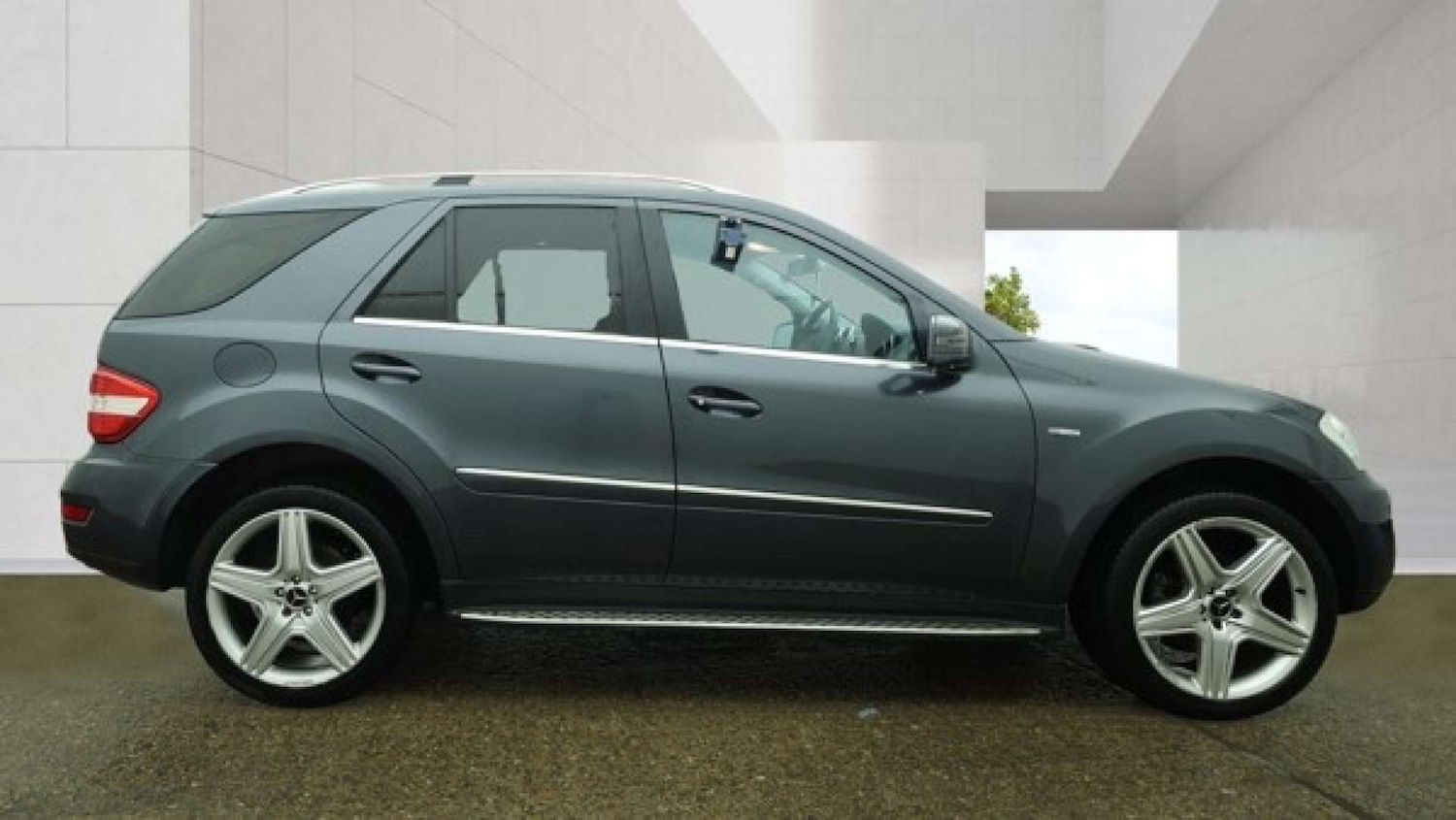 Used Mercedes-Benz M Class 2011 for sale - 78198749: Photo 6