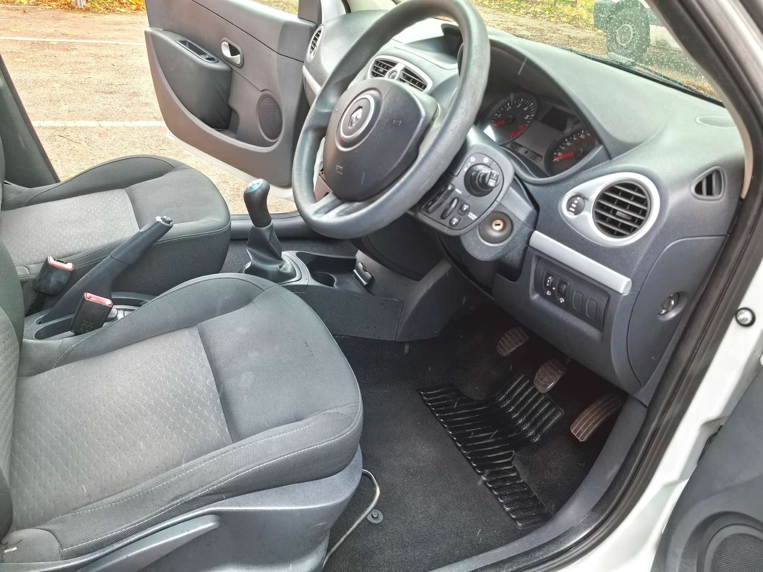 Used Renault Clio 2009 for sale - 76475121: Photo 14