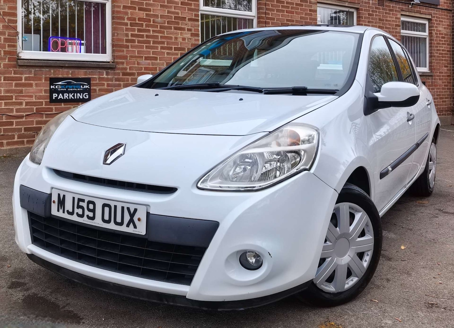 Used Renault Clio 2009 for sale - 76475121: Photo 2