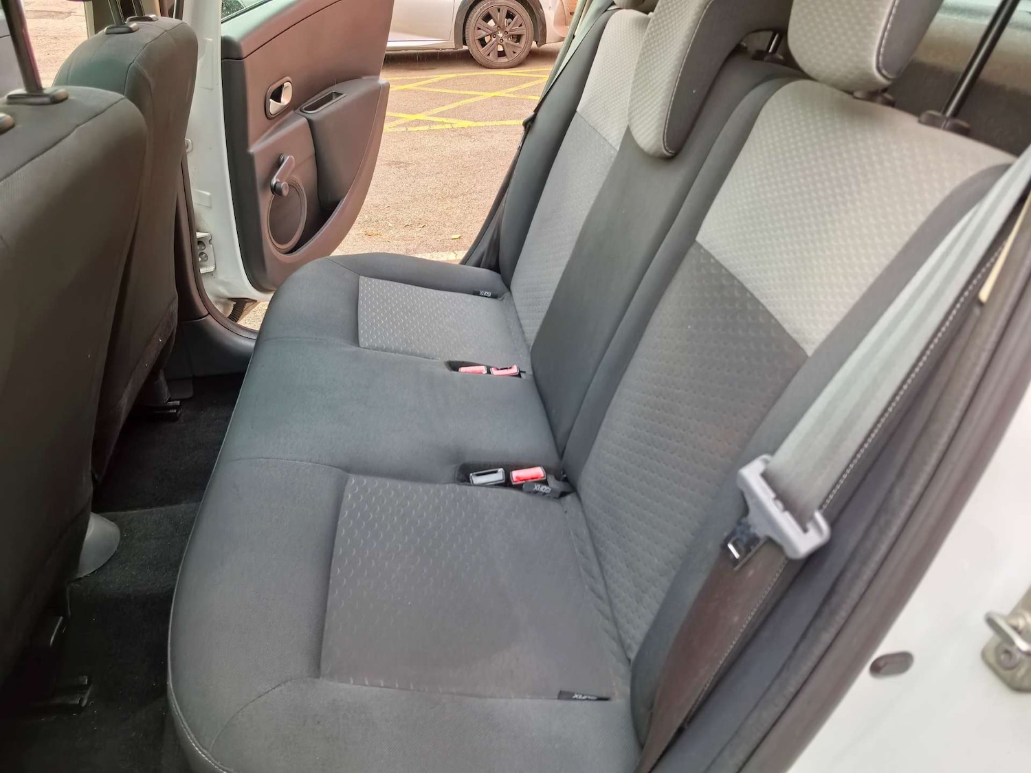 Used Renault Clio 2009 for sale - 76475121: Photo 26