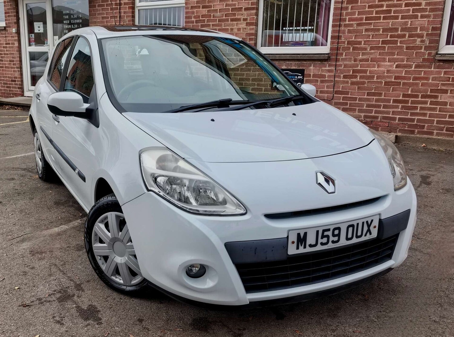 Used Renault Clio 2009 for sale - 76475121: Photo 77