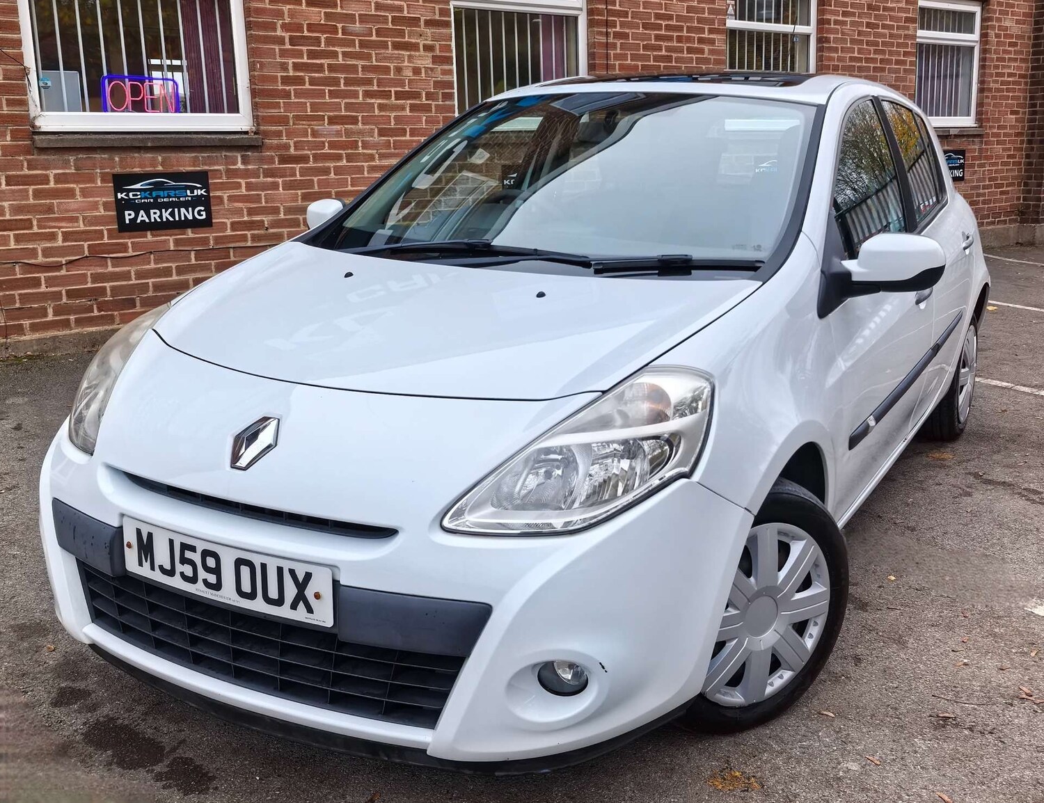 Used Renault Clio 2009 for sale - 76475121: Photo 84