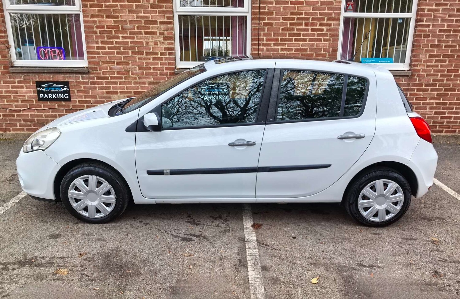 Used Renault Clio 2009 for sale - 76475121: Photo 86