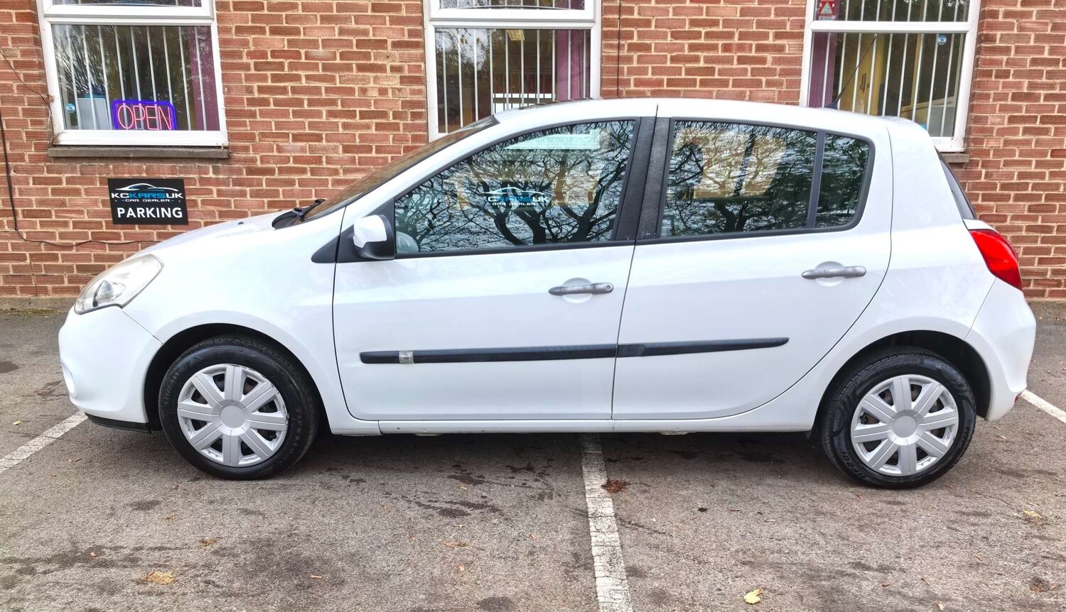 Used Renault Clio 2009 for sale - 76475121: Photo 87