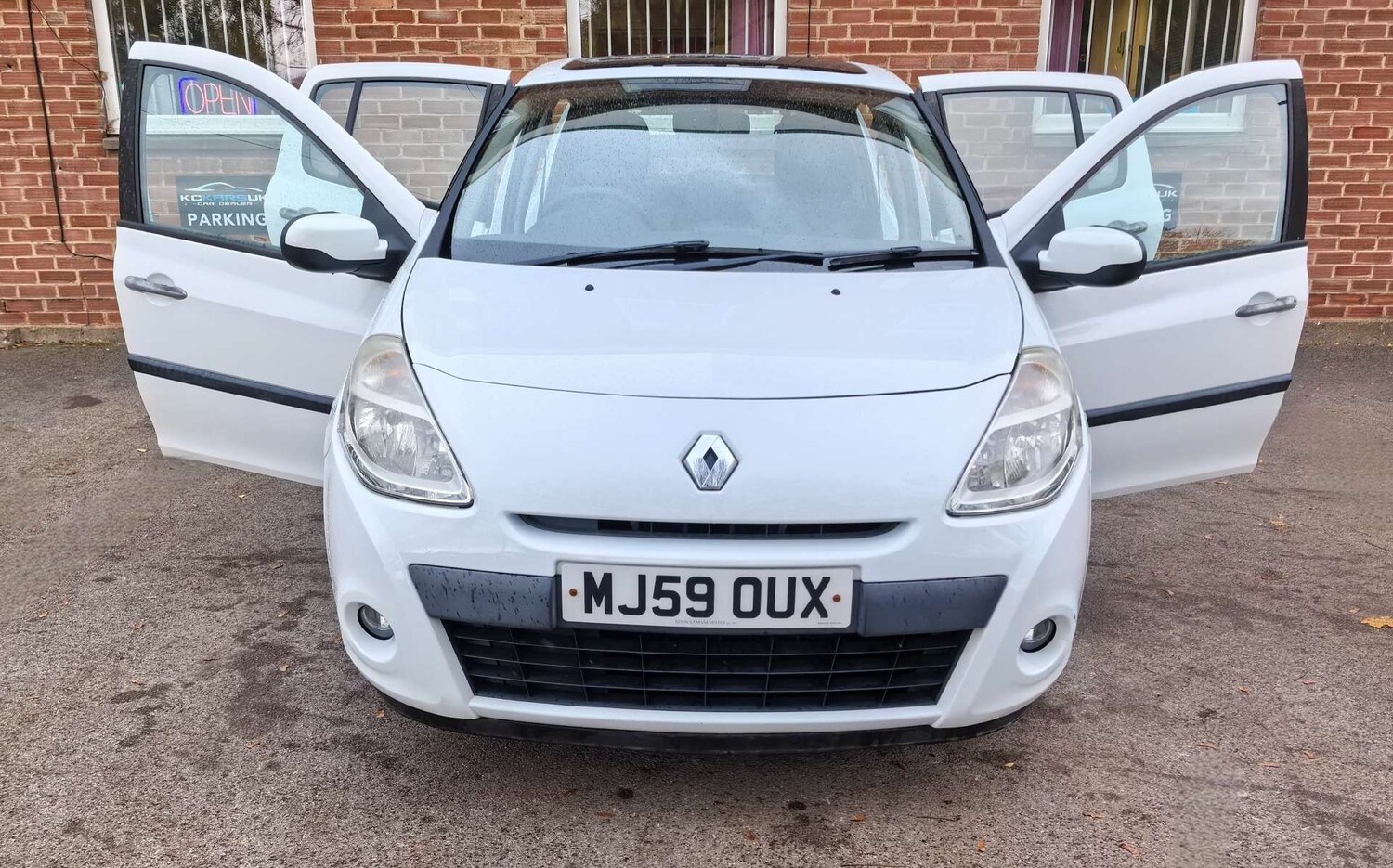 Used Renault Clio 2009 for sale - 76475121: Photo 89