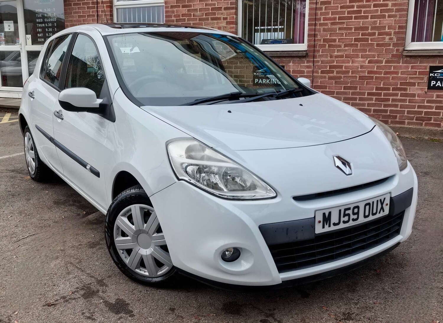 Used Renault Clio 2009 for sale - 76475121: Photo 96