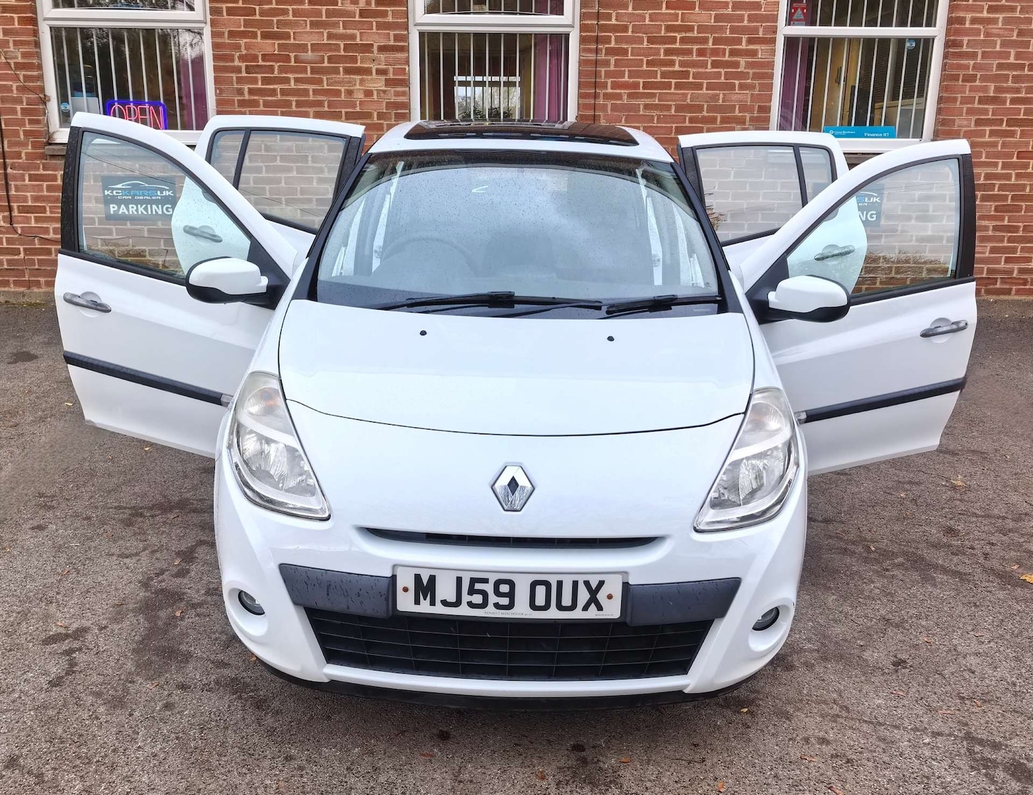 Used Renault Clio 2009 for sale - 76475121: Photo 97