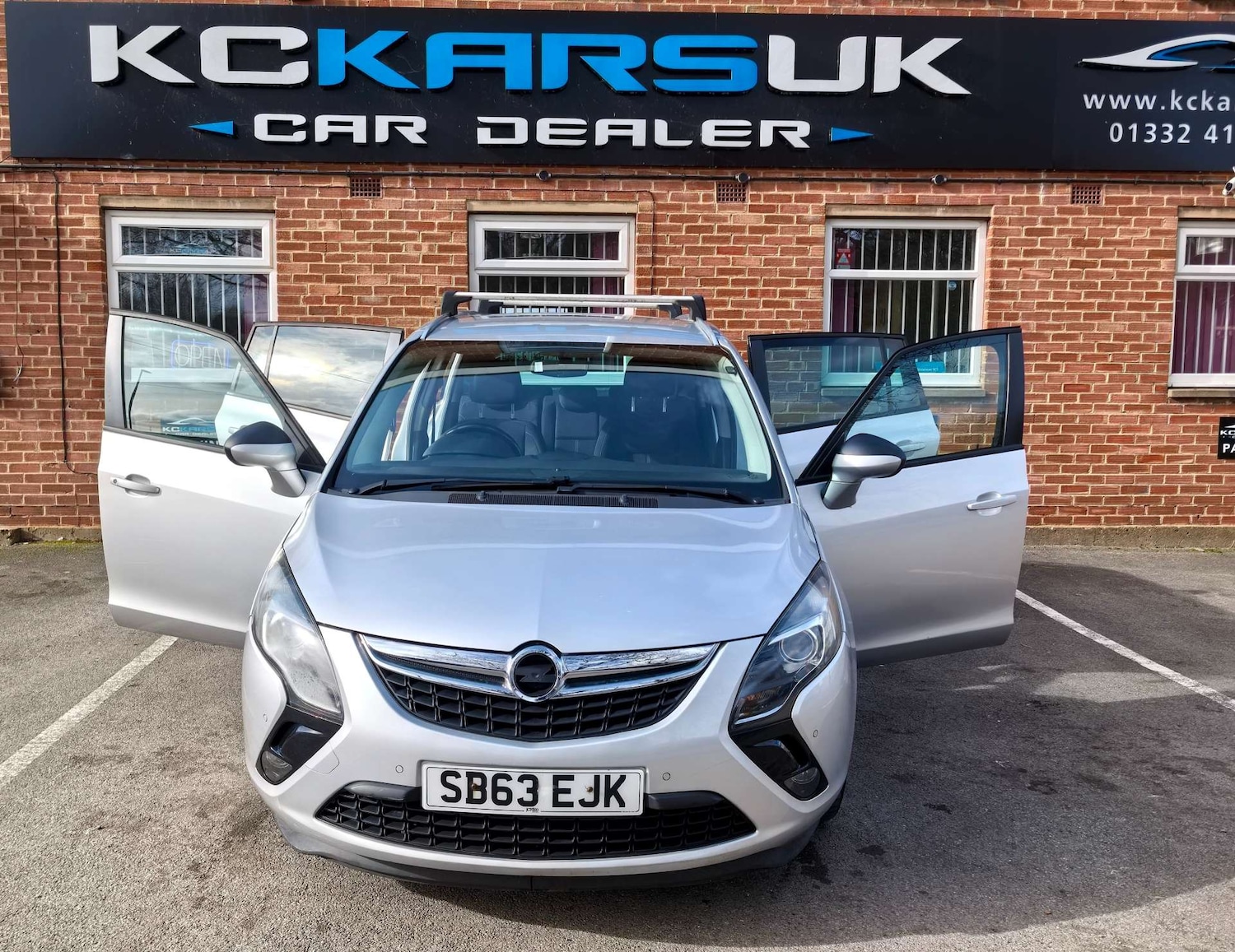 Used Vauxhall Zafira Tourer 2013 for sale - 77470074: Photo 11