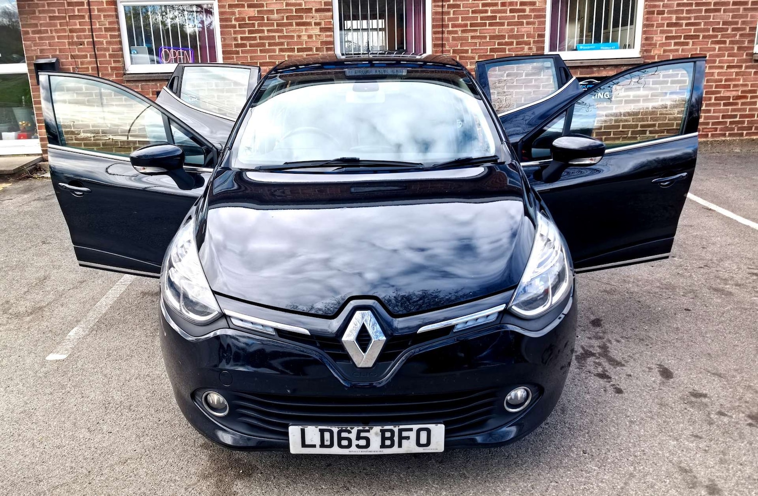 Used Renault Clio 2015 for sale - 77548523: Photo 100