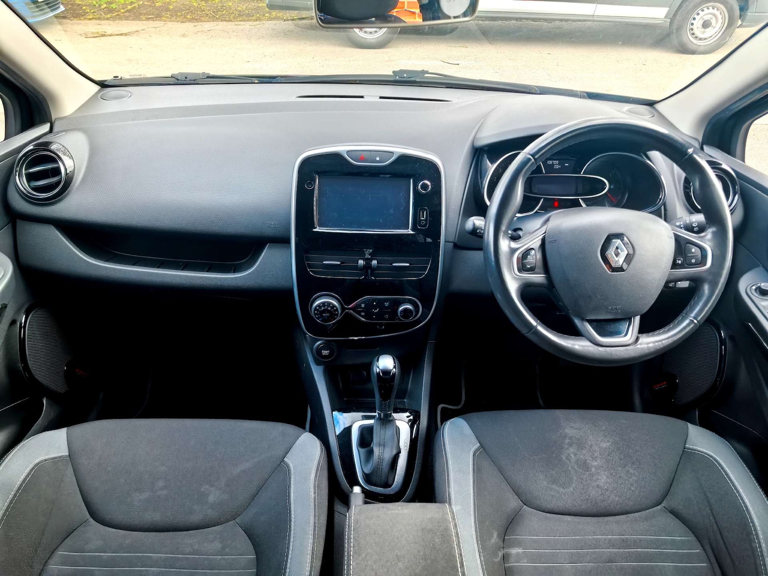 Used Renault Clio 2015 for sale - 77548523: Photo 14