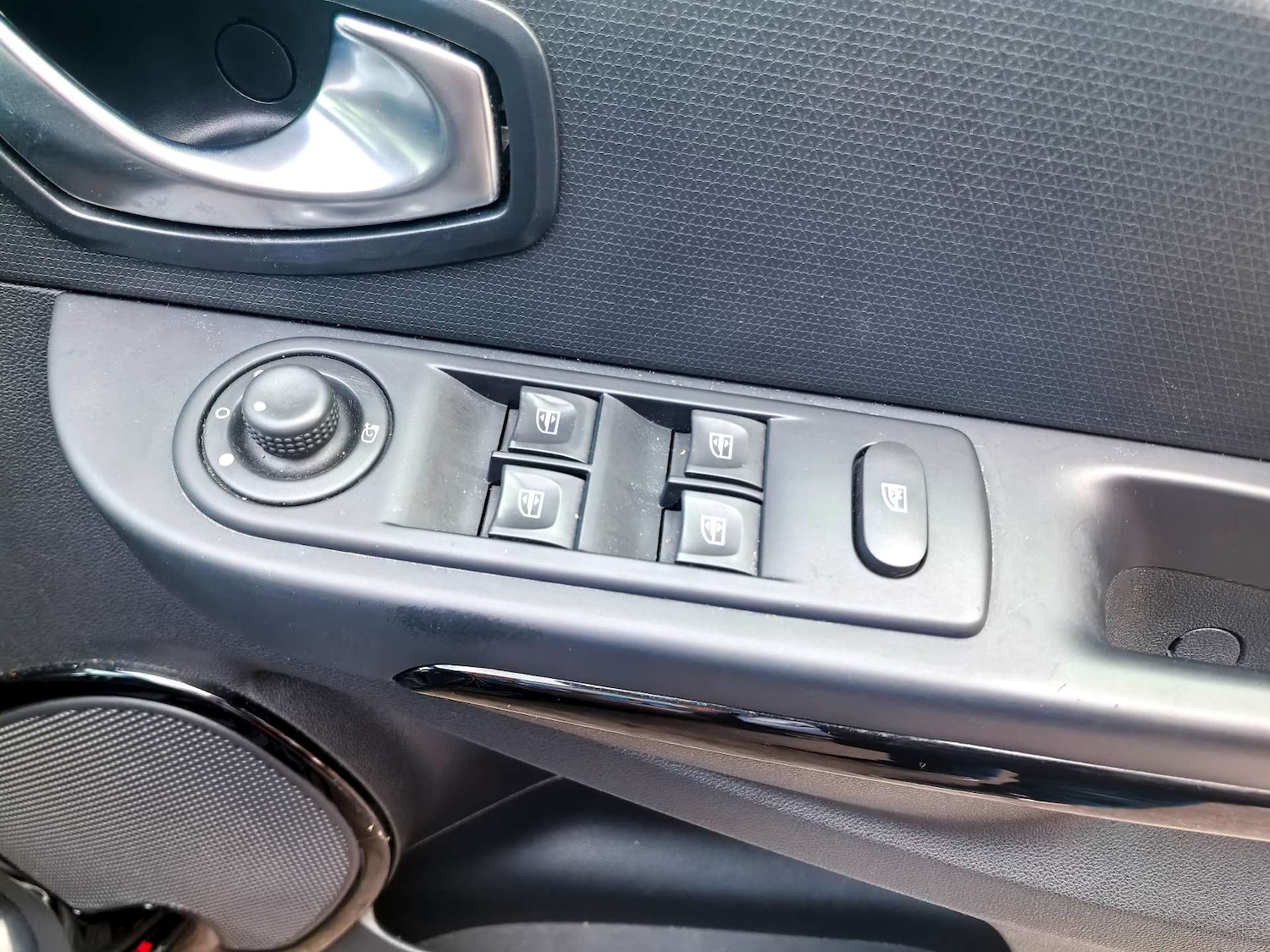 Used Renault Clio 2015 for sale - 77548523: Photo 25