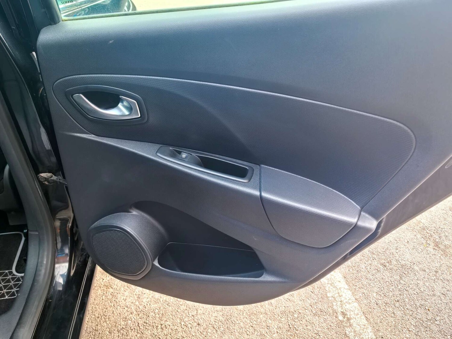 Used Renault Clio 2015 for sale - 77548523: Photo 29