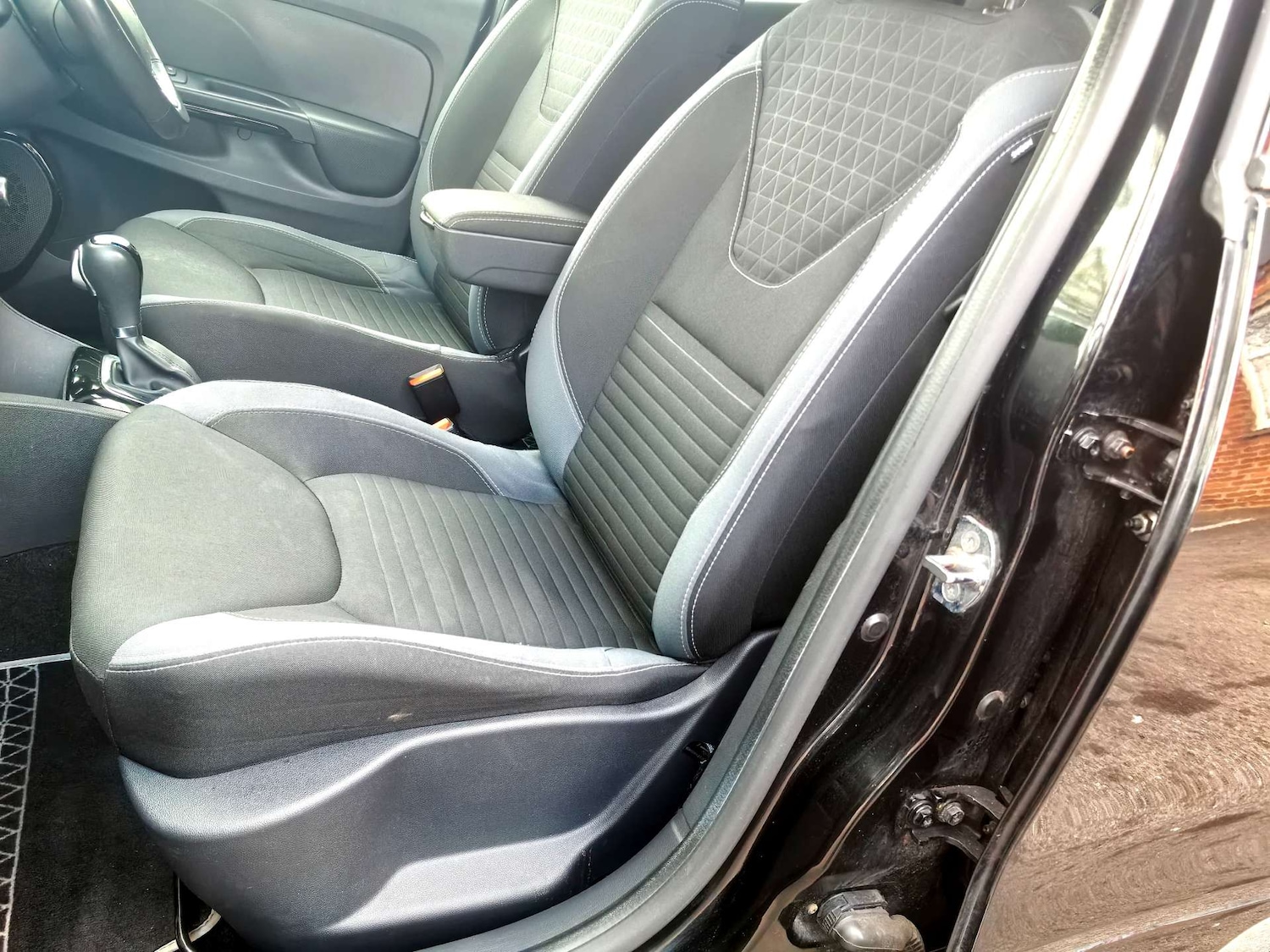 Used Renault Clio 2015 for sale - 77548523: Photo 38