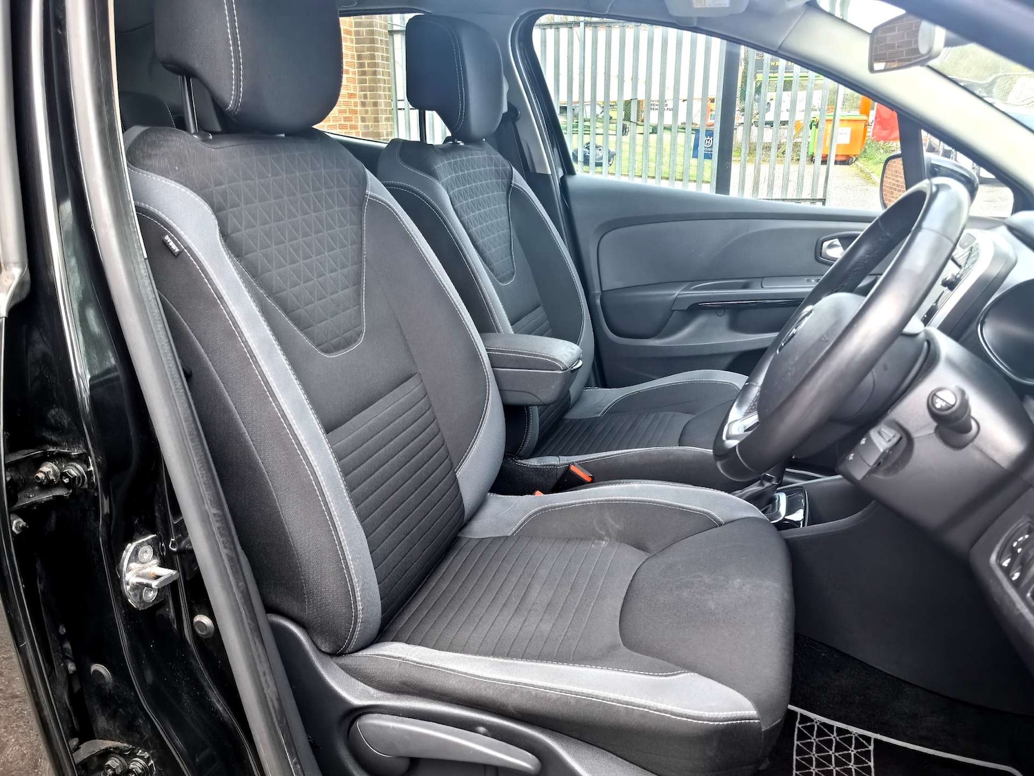 Used Renault Clio 2015 for sale - 77548523: Photo 68