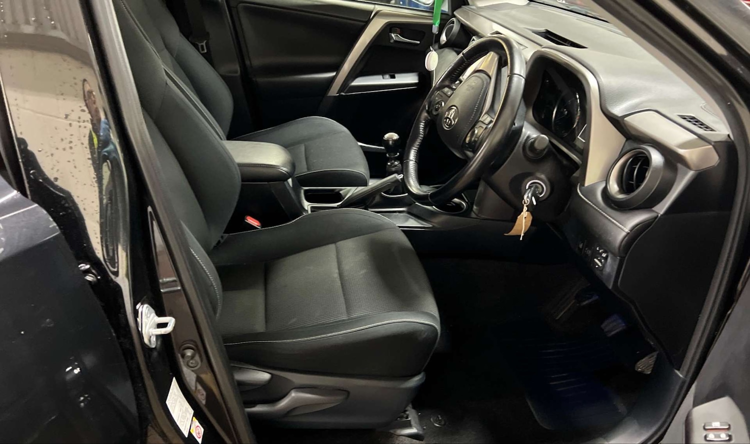 Used Toyota RAV4 2016 for sale - 76941055: Photo 10