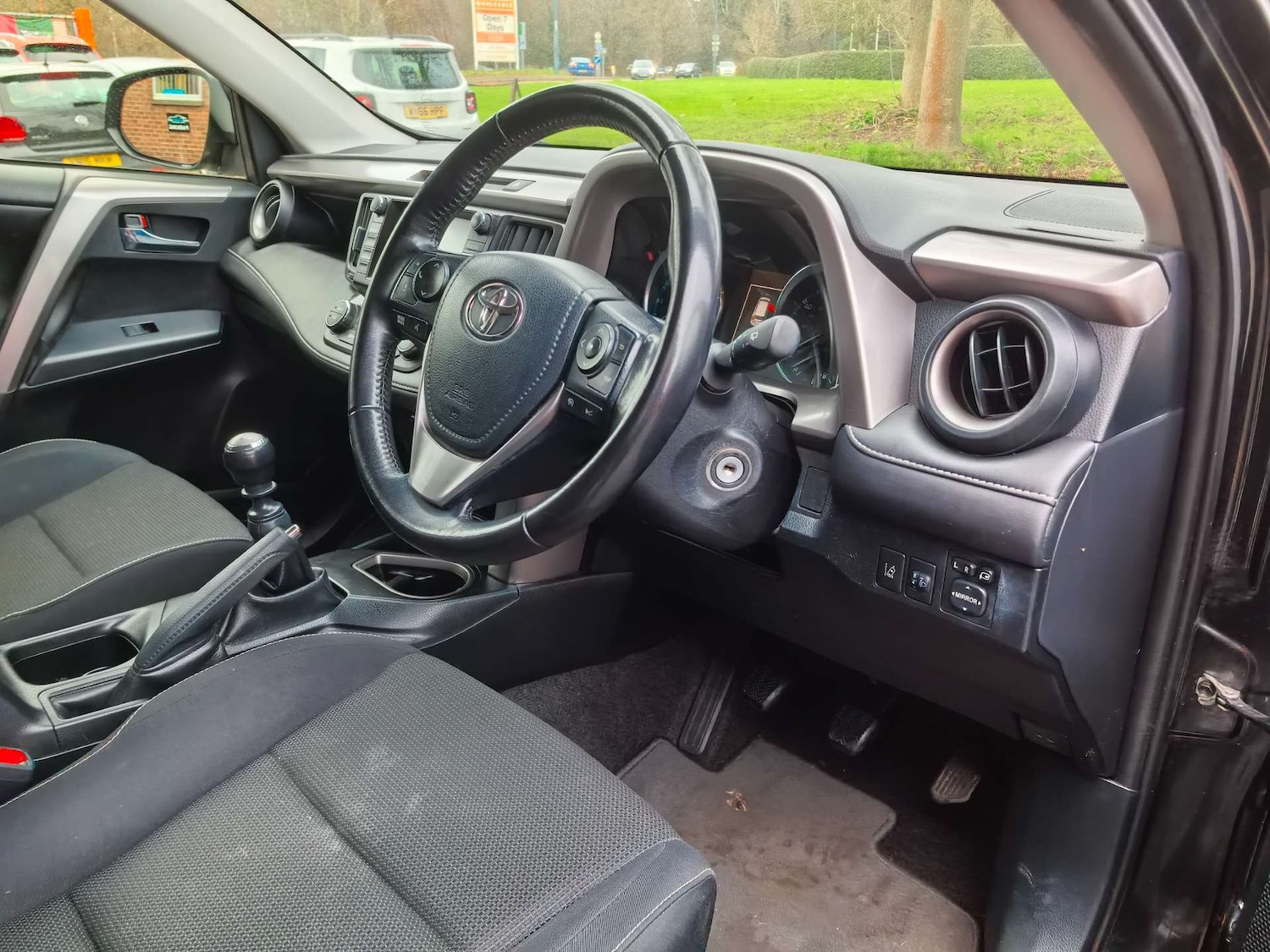 Used Toyota RAV4 2016 for sale - 76941055: Photo 25