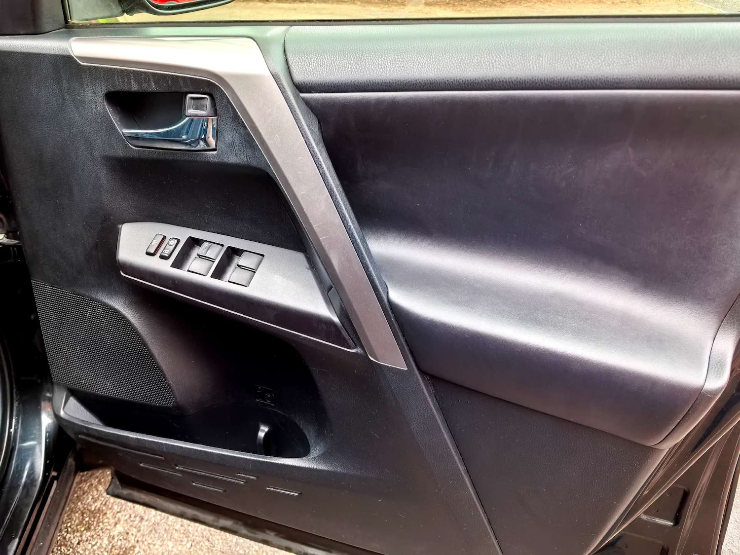 Used Toyota RAV4 2016 for sale - 76941055: Photo 28