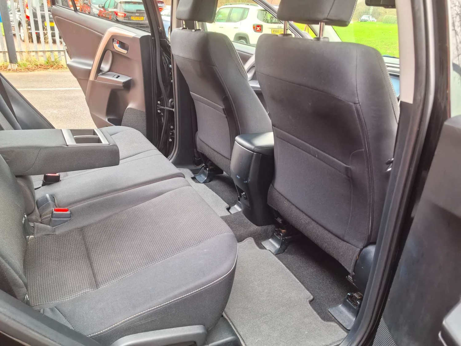 Used Toyota RAV4 2016 for sale - 76941055: Photo 32