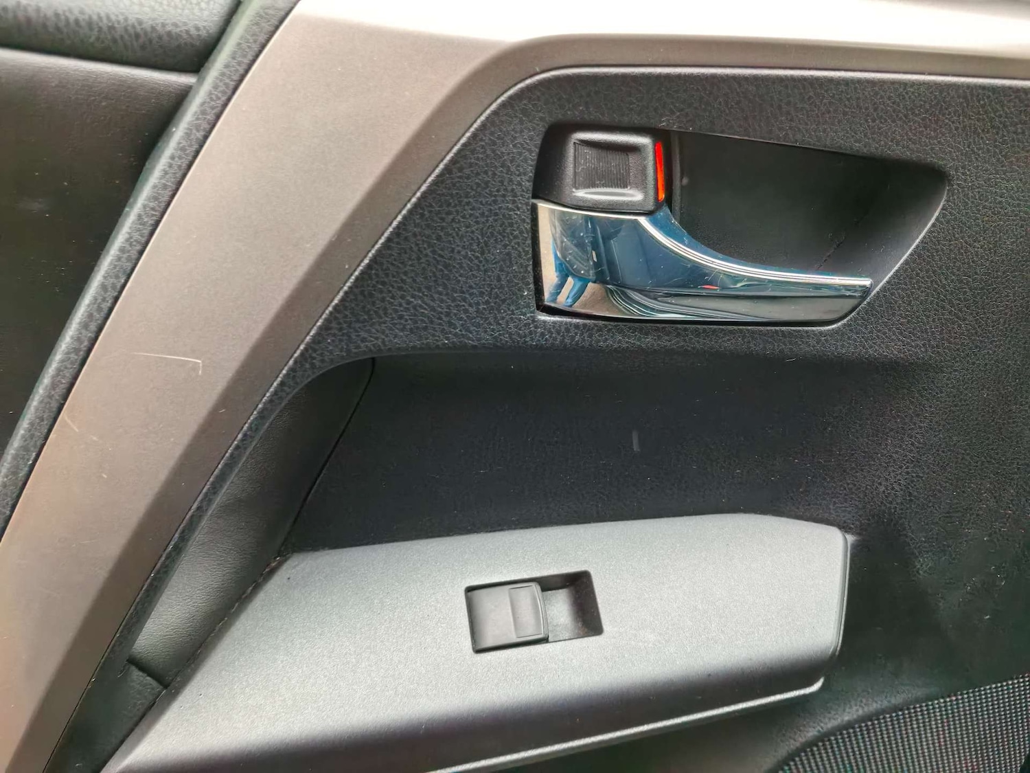 Used Toyota RAV4 2016 for sale - 76941055: Photo 59