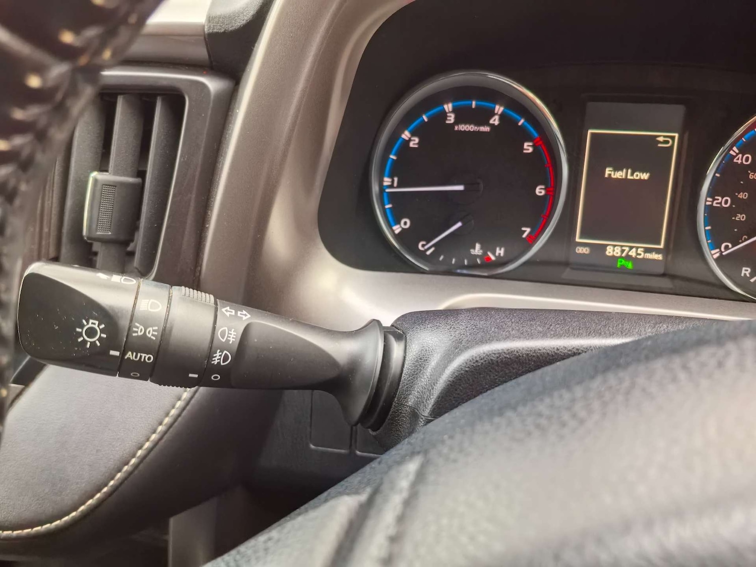 Used Toyota RAV4 2016 for sale - 76941055: Photo 74