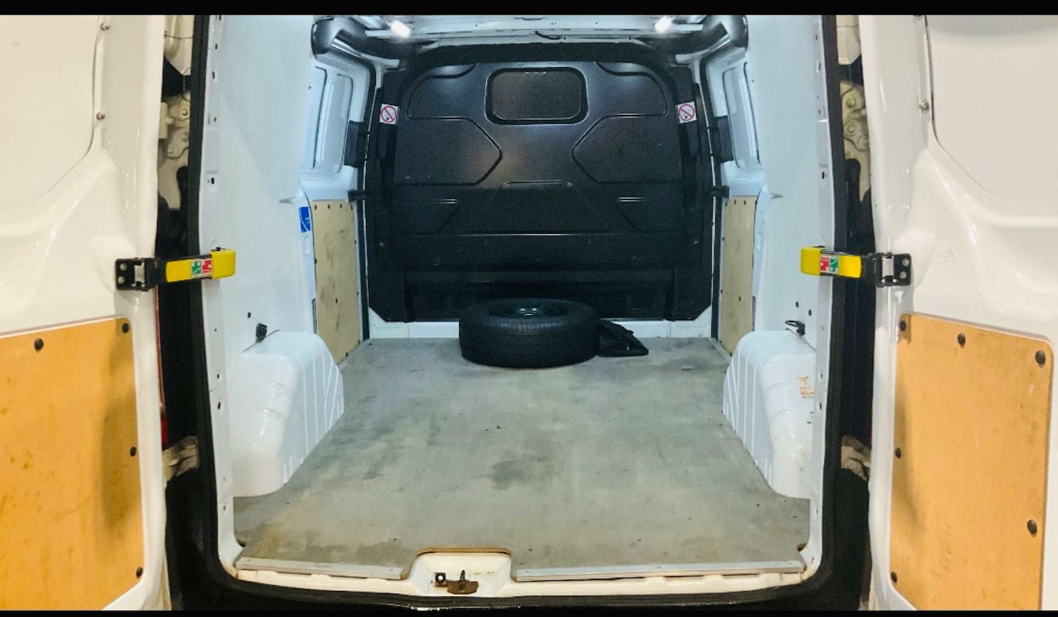 Used Ford Transit Custom 2015 for sale - 76517540: Photo 10