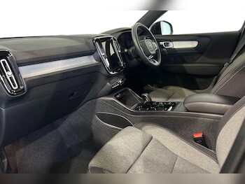 Used Volvo XC40 2023 for sale - 75990246: Photo 2