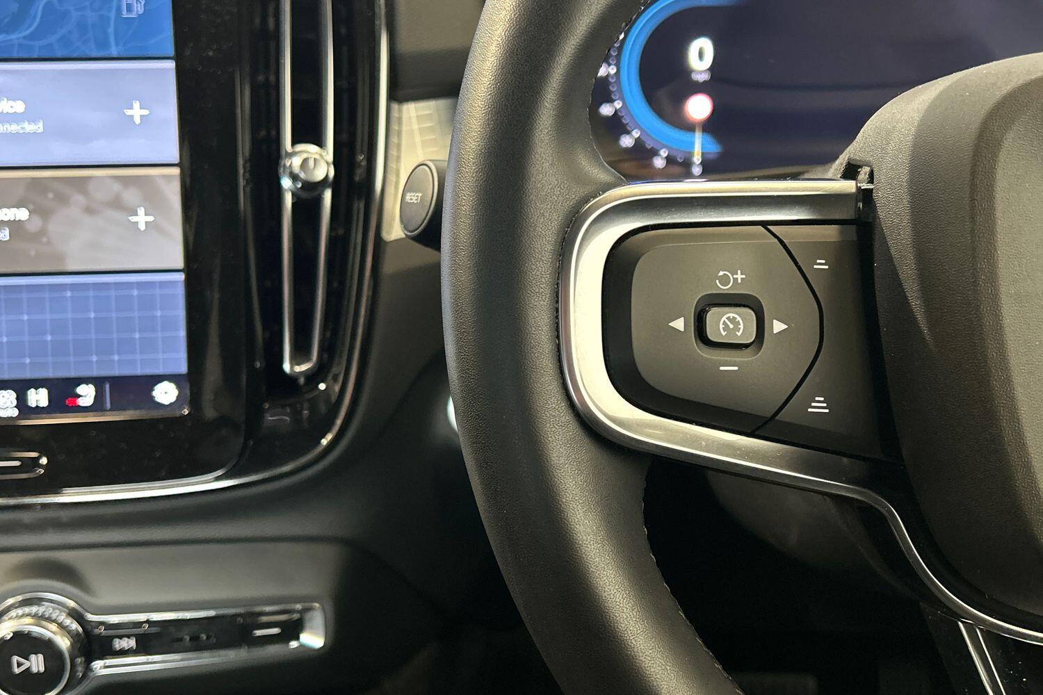 Used Volvo XC40 2023 for sale - 76042379: Photo 12