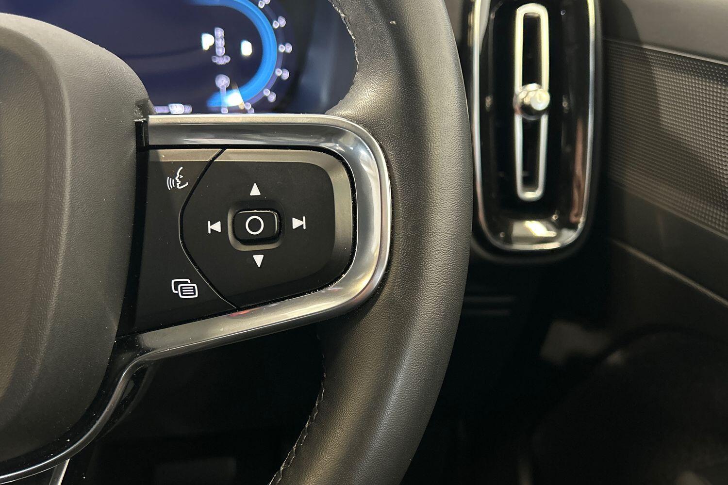 Used Volvo XC40 2023 for sale - 76042379: Photo 13