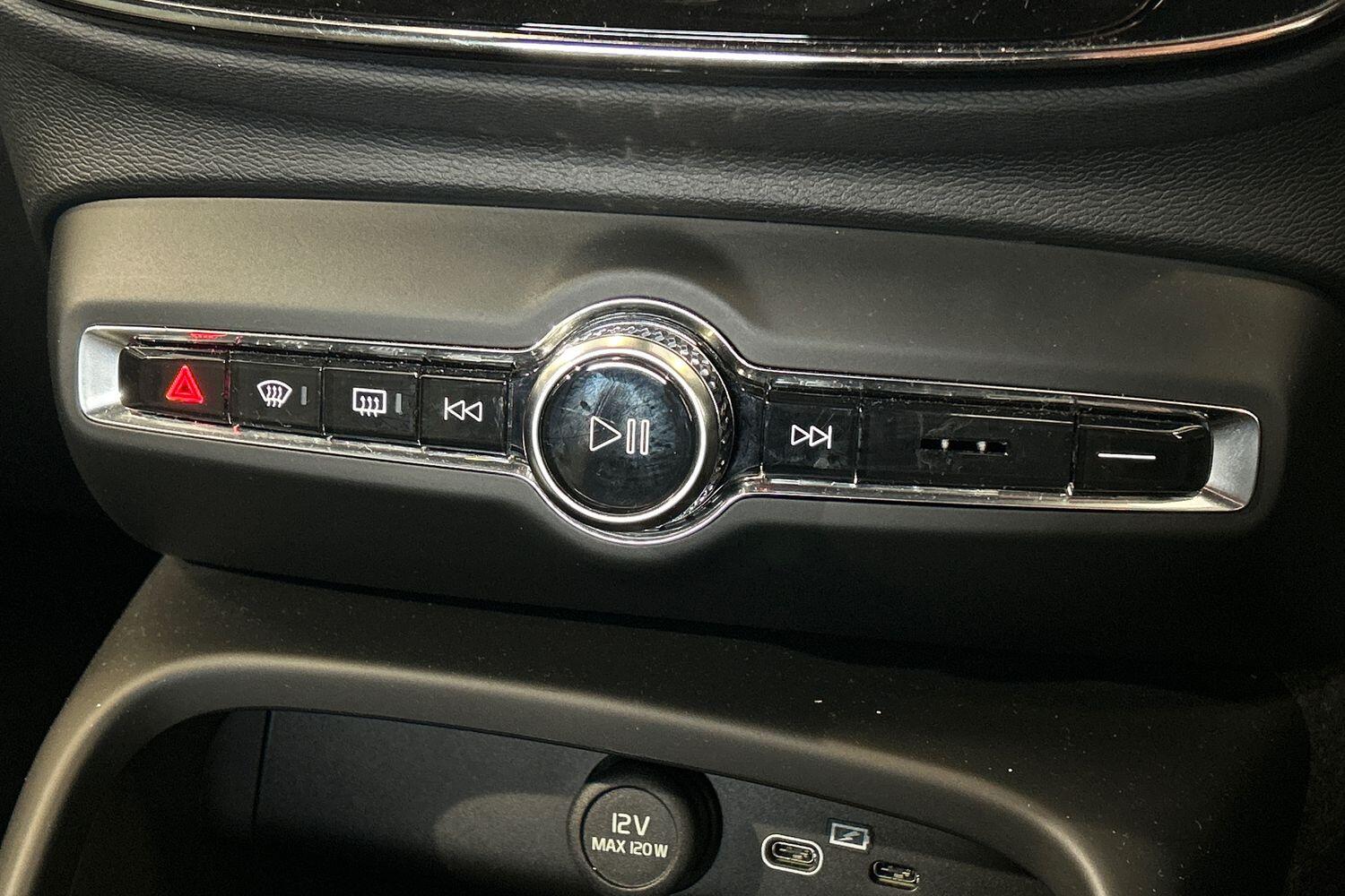 Used Volvo XC40 2023 for sale - 76042379: Photo 15