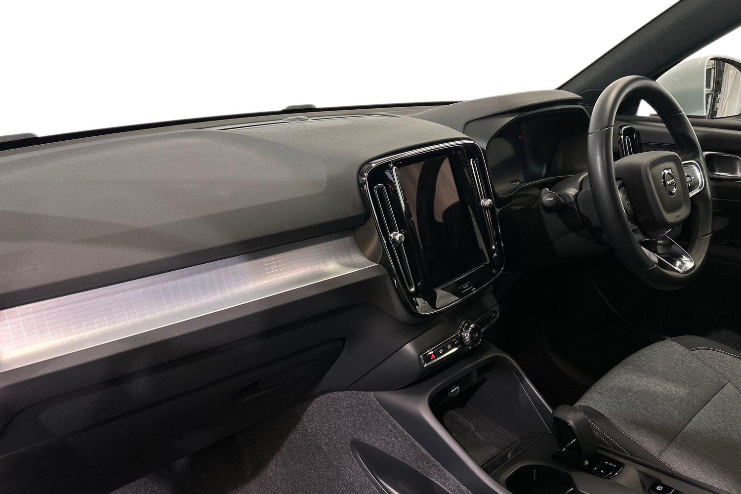 Used Volvo XC40 2023 for sale - 76042379: Photo 2