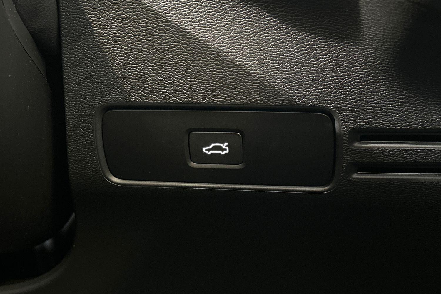 Used Volvo XC40 2023 for sale - 76042379: Photo 24
