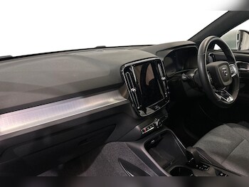Used Volvo XC40 2023 for sale - 76042379: Photo 2